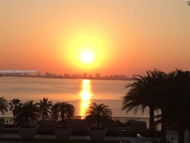 Foto del edificio - 600 NE 27th St