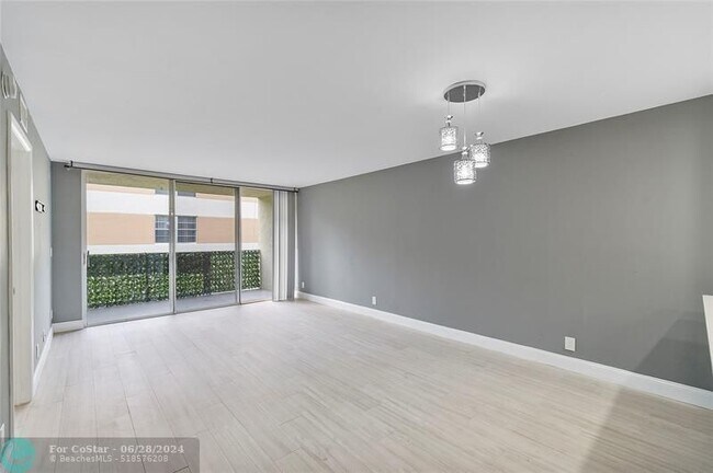 Foto del edificio - 8300 NW 24th St
