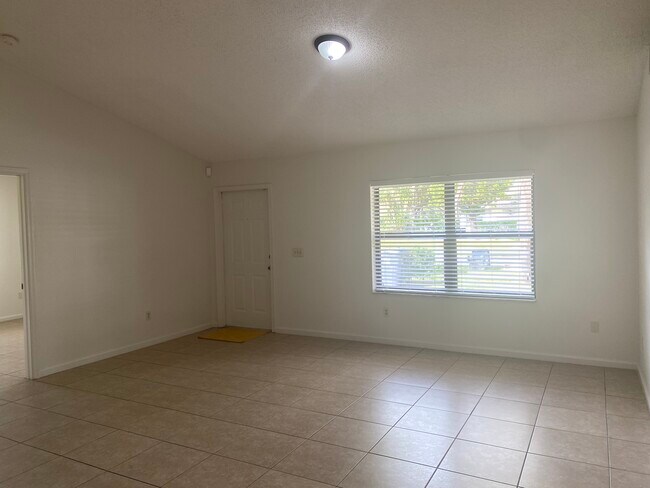 Building Photo - 1098 Crassula Ct