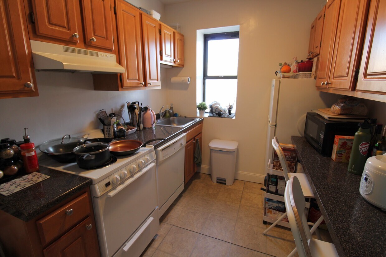 Primary Photo - 906 Beacon St