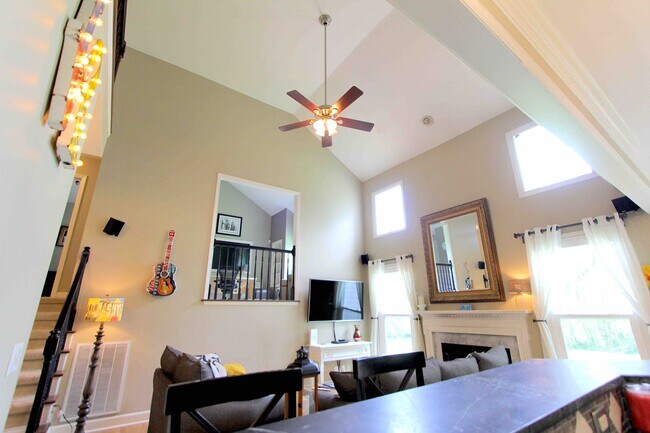 Foto del edificio - 5711 Chadwick Ln