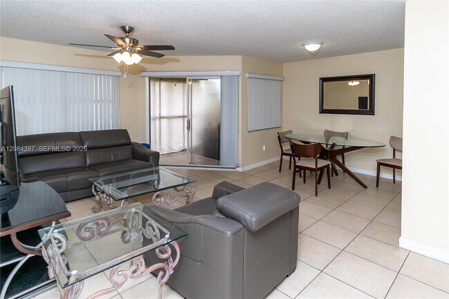 Foto del edificio - 2220 SE 27th Dr