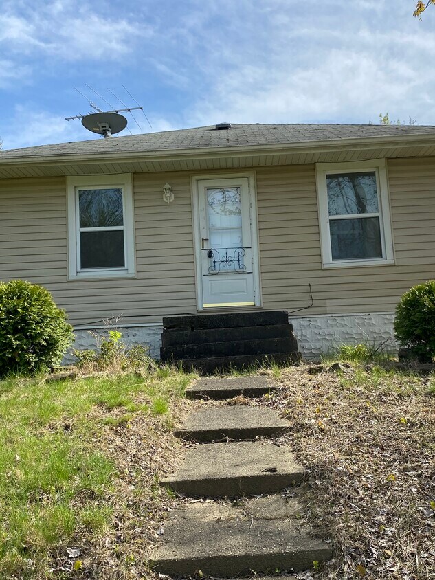 1900 Oakes Dr, Akron, OH 44312 House Rental in Akron, OH