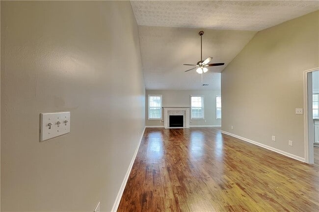 Building Photo - 405 Windsor Brook Ln SE