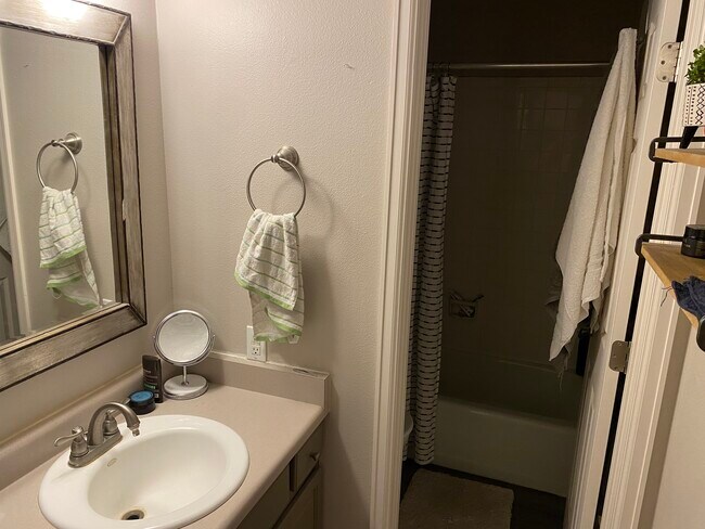 Bathroom - 3146 Lakeside Dr