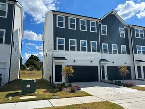 Building Photo - 2795 Cassius Dr