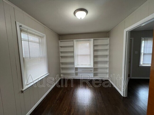 Building Photo - 4419 Lindscott Ave