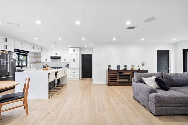 Foto del edificio - 10950 NW 16th Ct