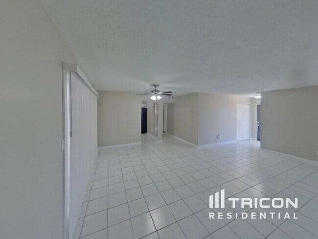 Foto del edificio - 708 Lakewood Ave