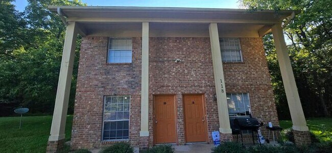 Foto del edificio - Available Now! 2 Bedroom 1.5 Bath Townhome...