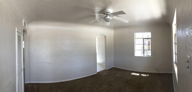 Building Photo - 988 Kessler Dr