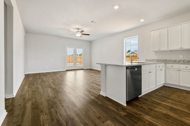 Building Photo - 316 Tejas Trl