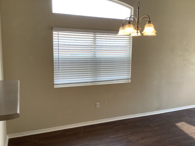 Foto del edificio - 3809 Wayne Rd NE