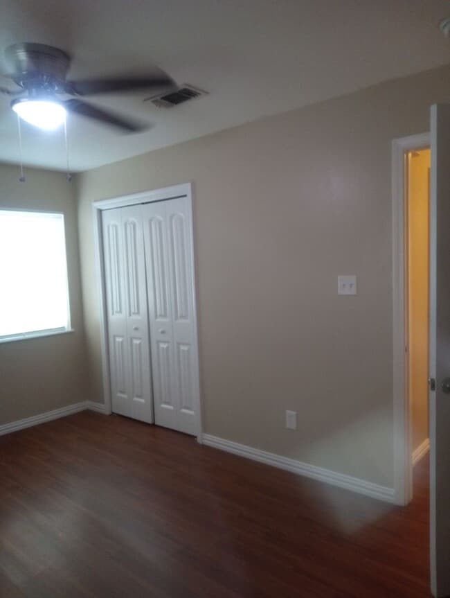 Building Photo - 3 Bedroom 2 bath house