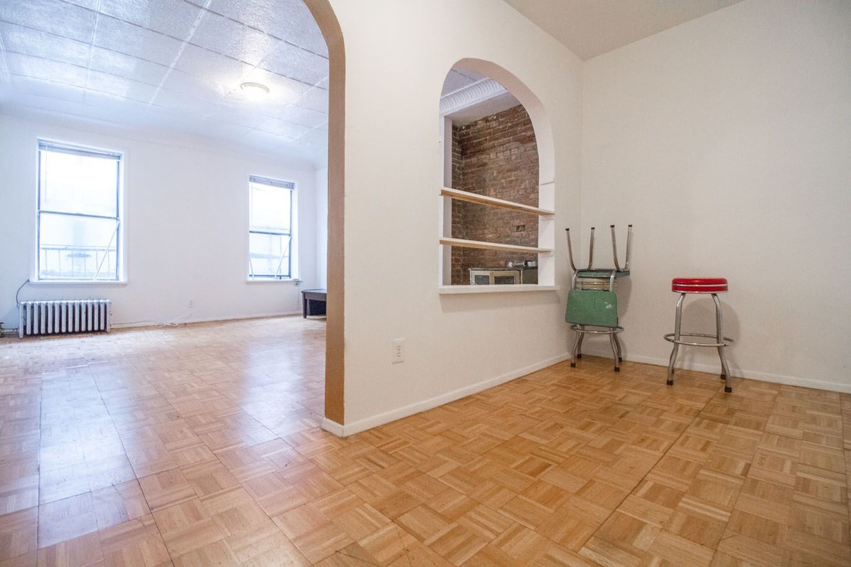 Primary Photo - 405 Broadway
