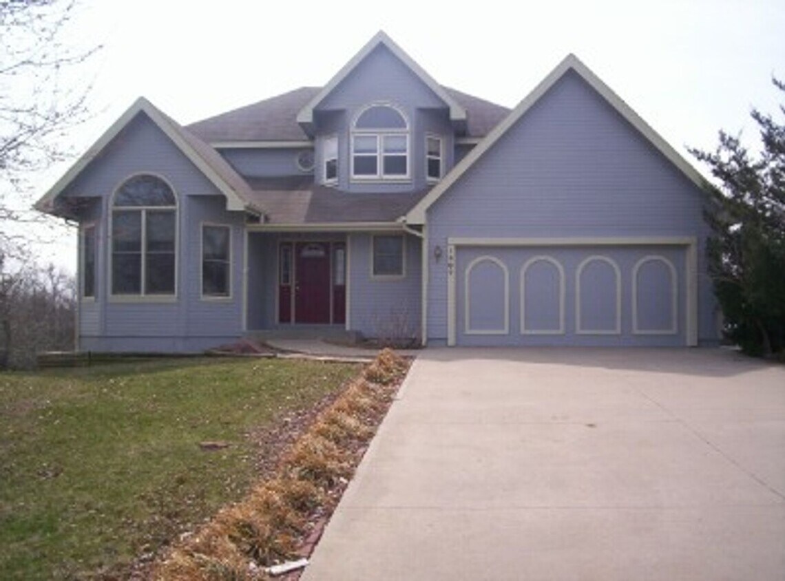 1507 Sycamore Ridge Dr, Lansing, KS 66043 House Rental in Lansing, KS