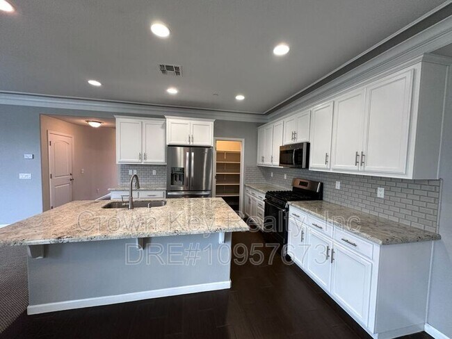 Building Photo - 4008 Rosalina Dr