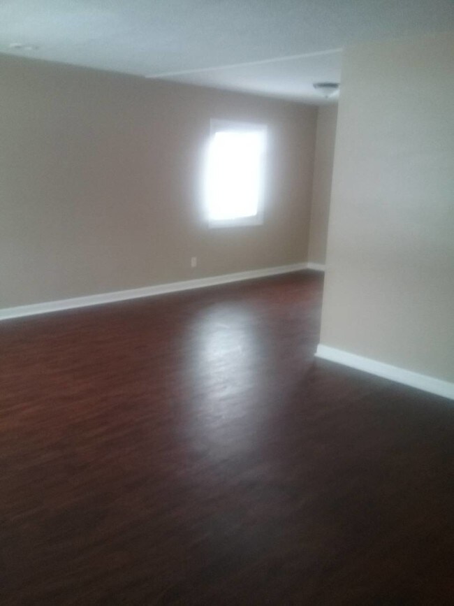 Building Photo - 1557 River Dr