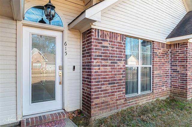 Foto del edificio - 615 Alex Way