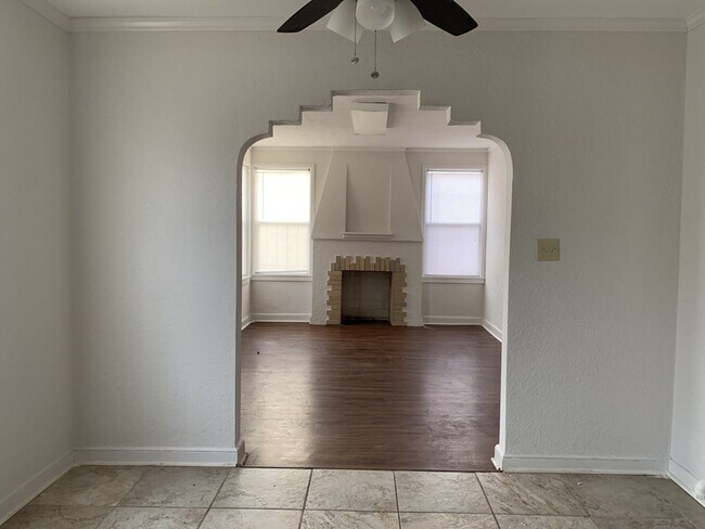 Foto del edificio - Large 4 bedroom home in the U of M Area! A...