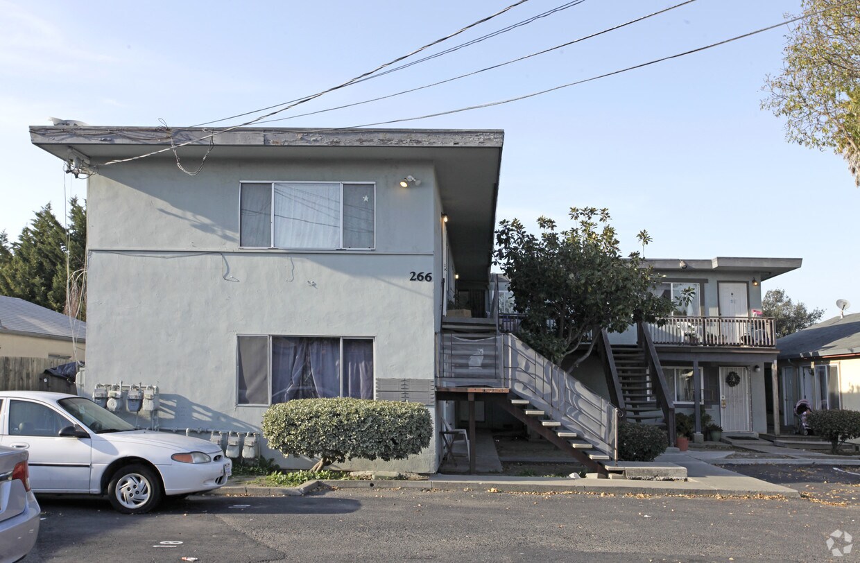 Building Photo - Smalley Court Apts