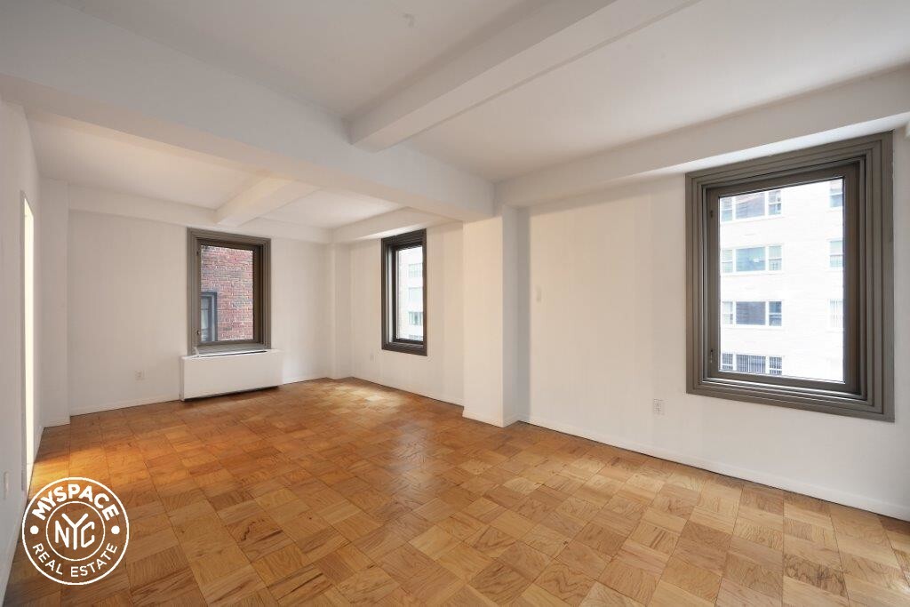 Foto principal - 101 W 55th St