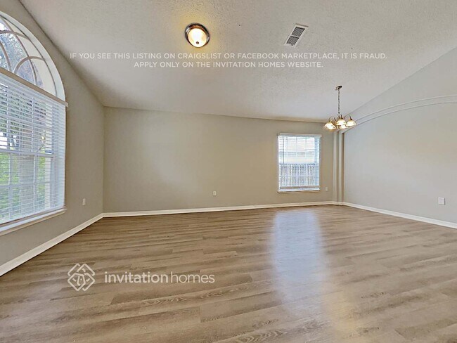 Foto del edificio - 13702 Hawkeye Dr