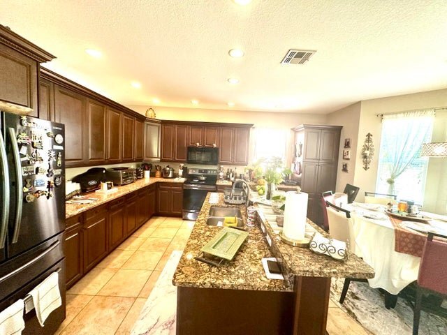 Foto del edificio - 9205 Dupont Pl
