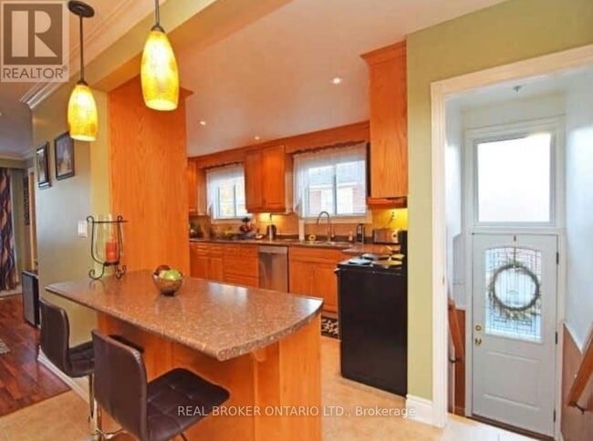 Photo du bâtiment - 1602 Coram Crescent