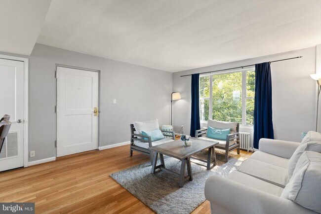 Foto del edificio - 1425 N Nash St