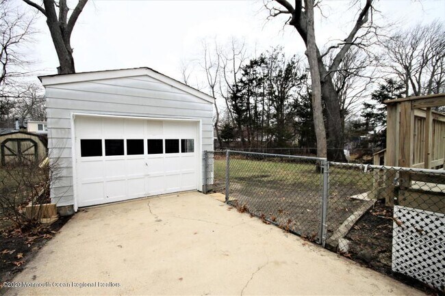 Building Photo - 515 Boulton Ave