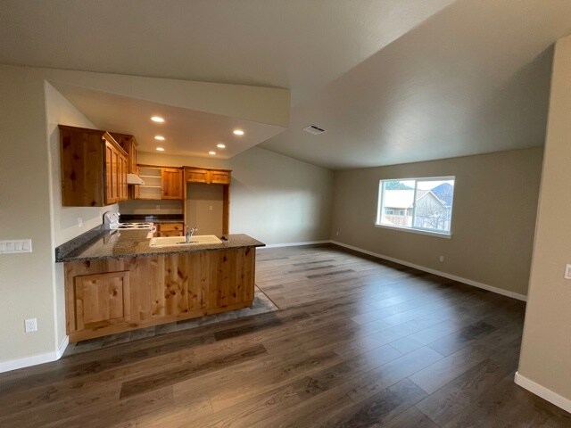 Foto del edificio - 1017 SW Stoney Creek Ln