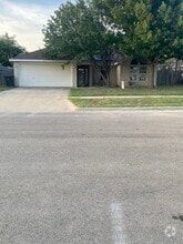 Building Photo - 3201 Woodrow Dr