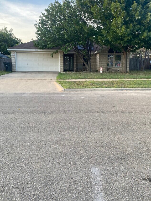 Primary Photo - 3201 Woodrow Dr