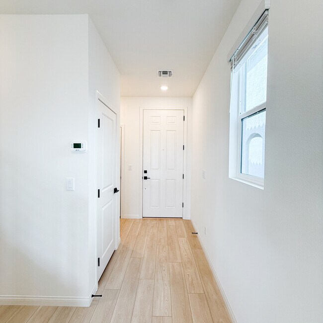 Foto del edificio - 7061 Cottage Vis Ave