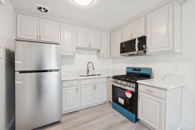 Building Photo - 337 Rexford Dr