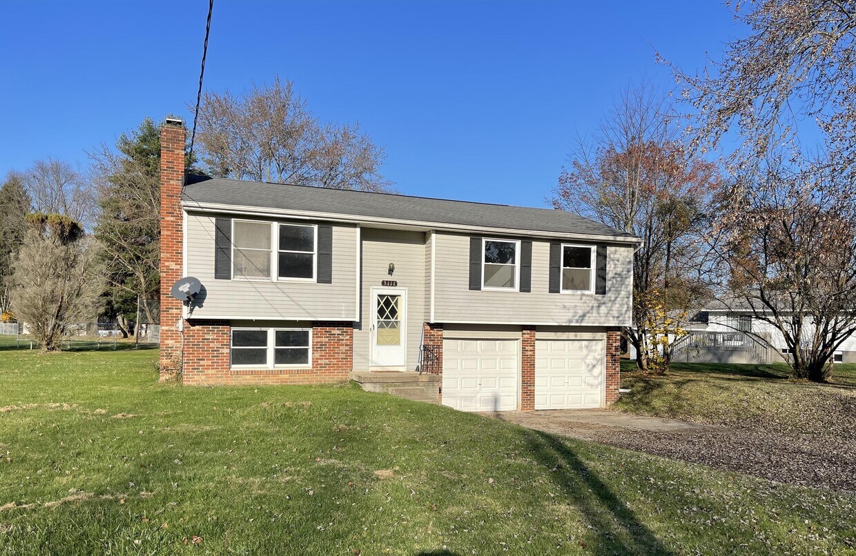 Primary Photo - 3111 Stallion Dr