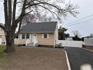 Building Photo - 316 Aster Rd