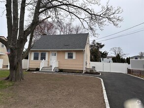 Building Photo - 316 Aster Rd