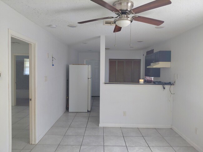 Foto del edificio - 3401 Belfort Ave