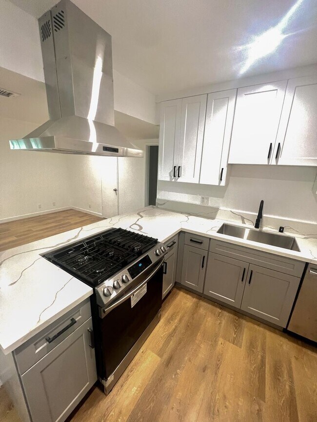 Foto del edificio - Modern 2-Bedroom Apartment in Inglewood – ...