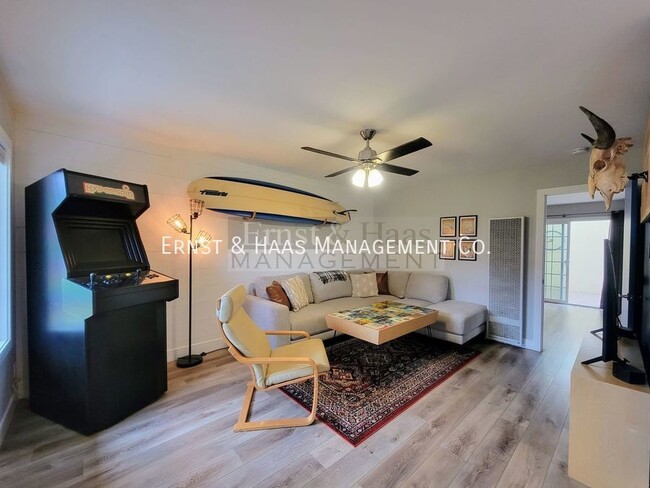 Building Photo - Beautifully Remodeled 1 Bedroom Condominiu...