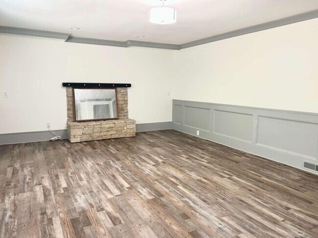 Building Photo - 4872 Beverly Dr SW