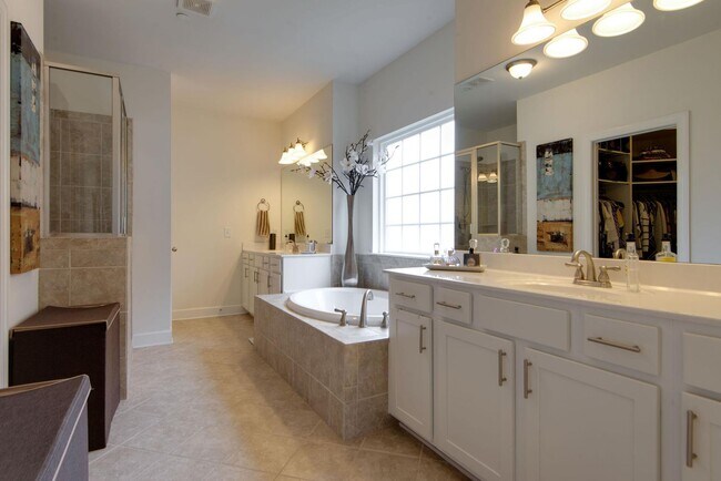 Foto del edificio - 4 Bedroom House in Nolensville