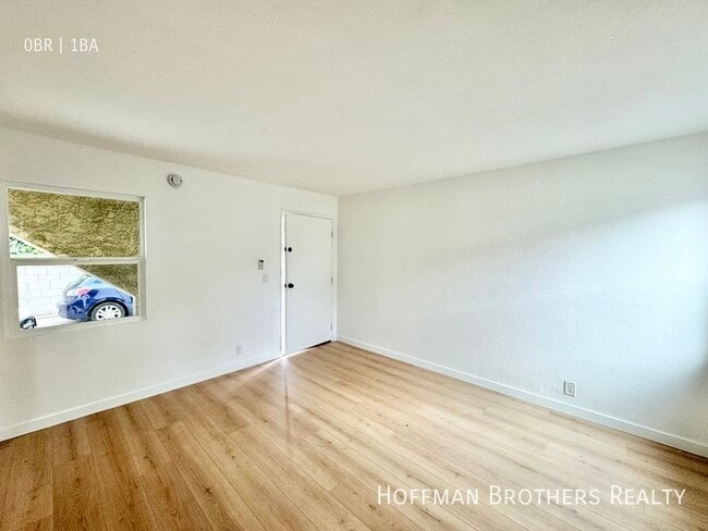 Foto del edificio - 5723 Willowcrest Ave