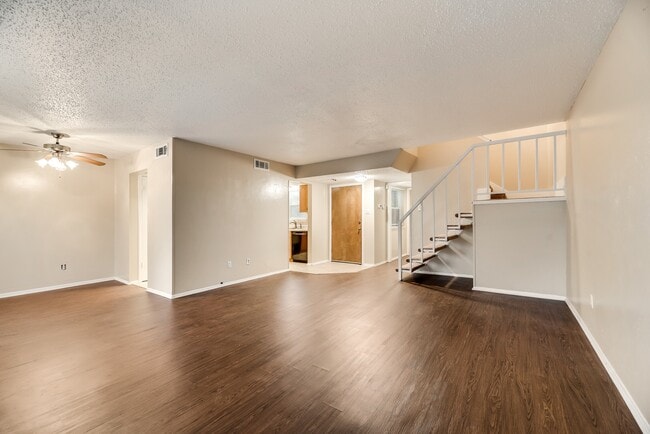 Building Photo - Great home on a corner lot!  Garland ISD
