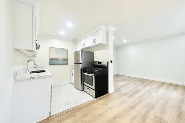 Building Photo - 20445 Saticoy St