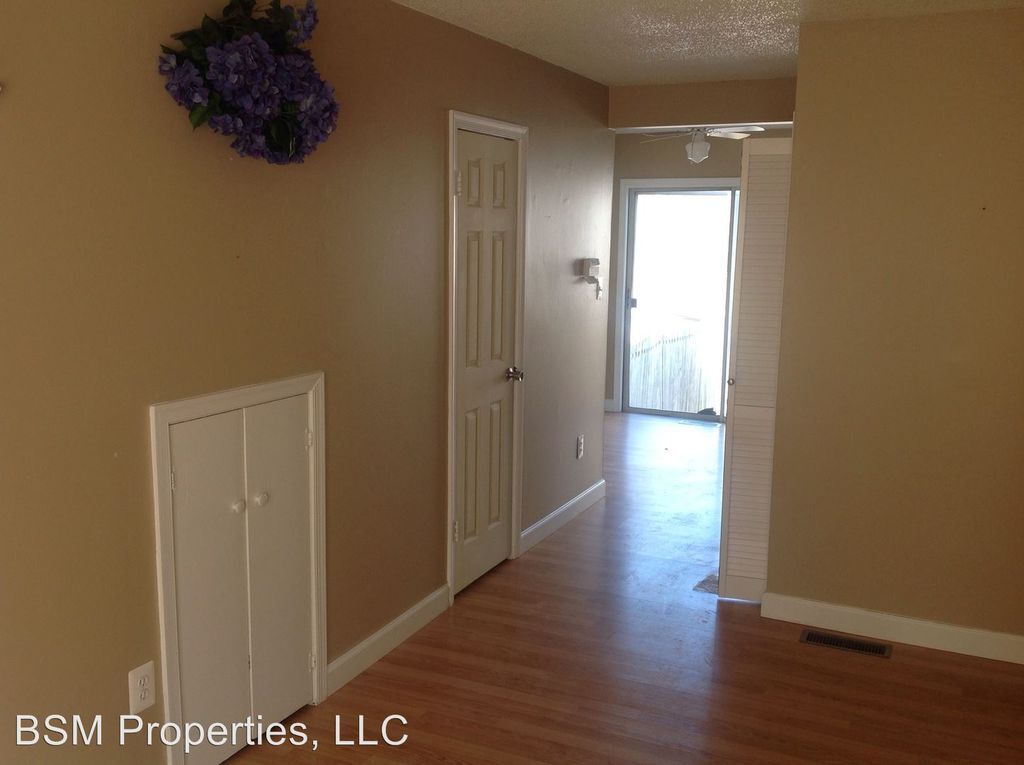 560 E Prospect St, Front Royal, VA 22630 Townhome Rentals in Front