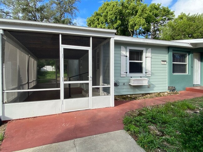 Building Photo - 2 Bedroom, 1 Bath Duplex in Groveland - Pr...