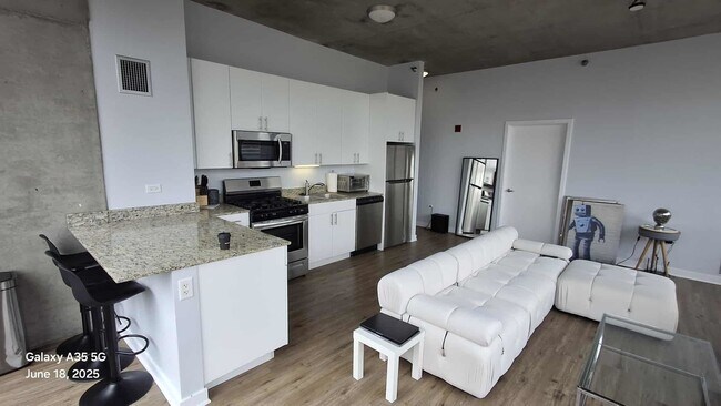 Foto del edificio - 235 W Van Buren St